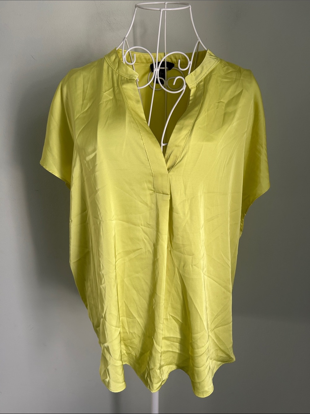 RACHEL Rachel Roy Lemon V-Neck Short Sleeve Blouse